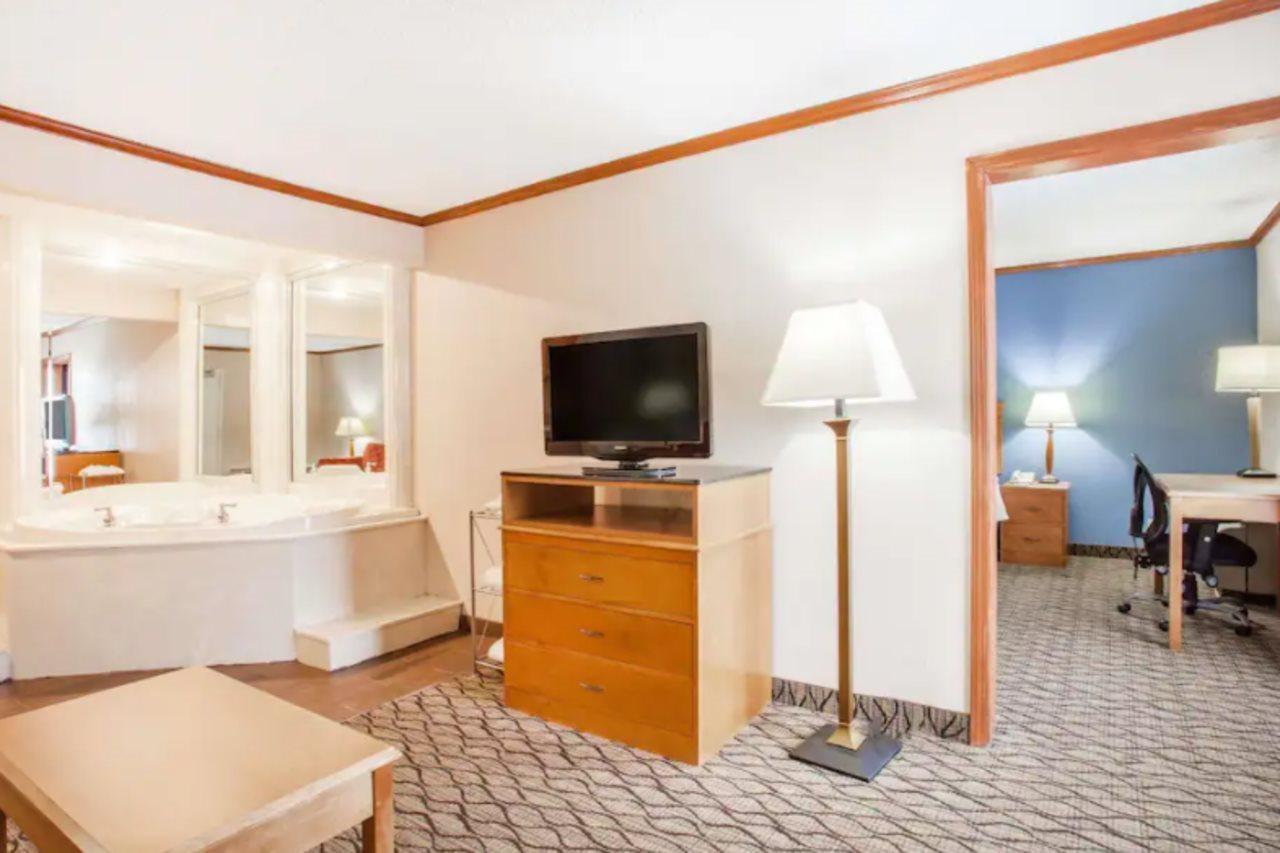 Baymont By Wyndham Madison Heights Detroit Area Otel Dış mekan fotoğraf