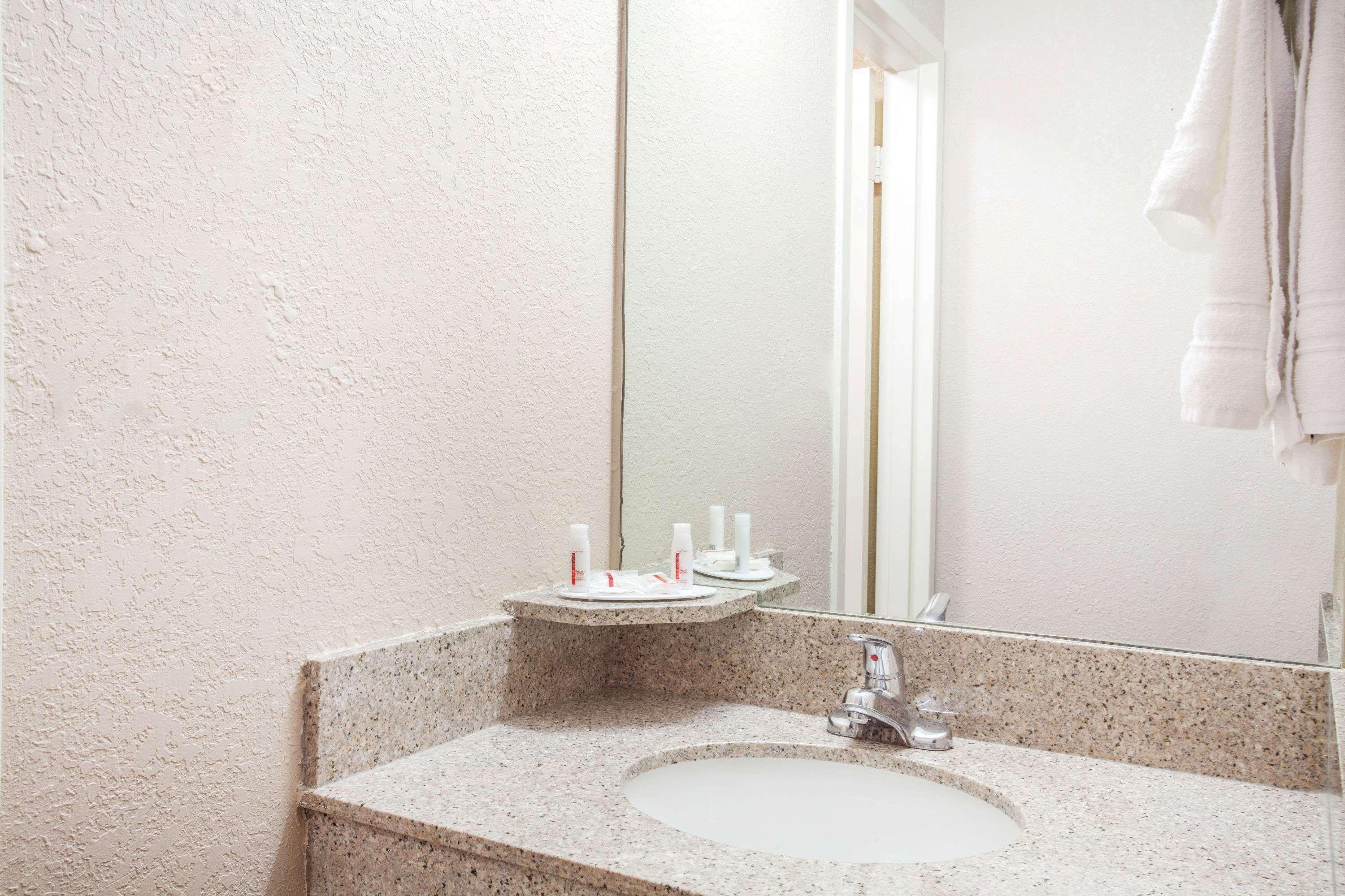 Baymont By Wyndham Madison Heights Detroit Area Otel Dış mekan fotoğraf